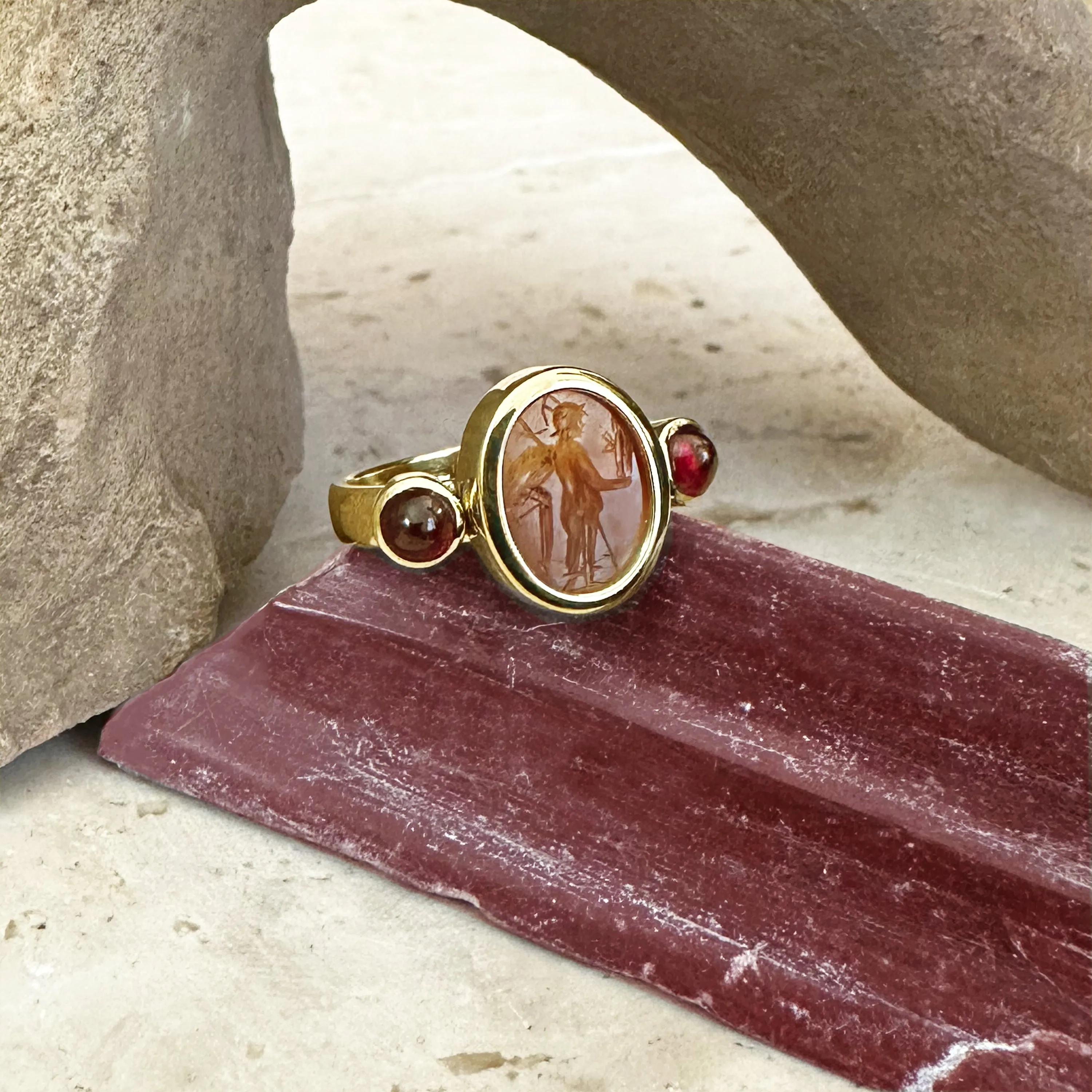 GODDESS ATHENA NICEPHORA Authentic Ancient Roman Intaglio 1st-2nd century AD 18 kt Gold Ring
